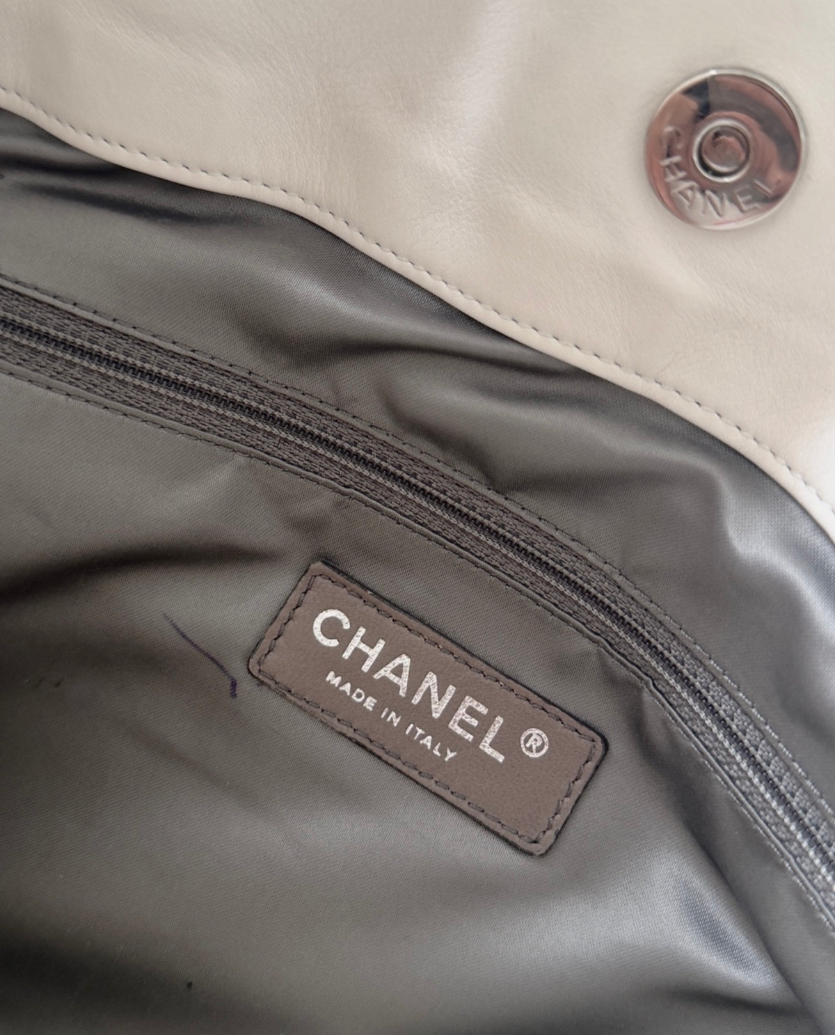 Chanel White Calfskin Chain Hobo Leather Shoulder Bag